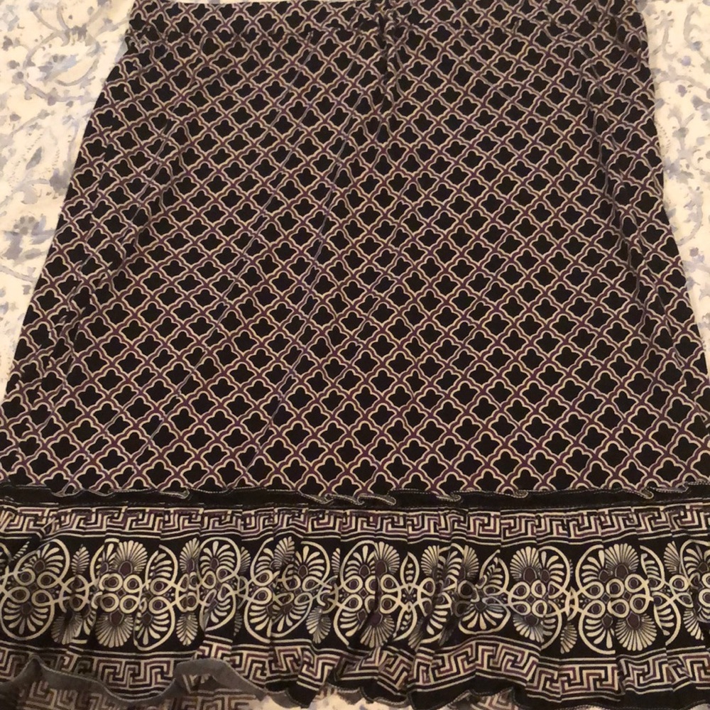 Max Studio Pull on knee length skirt Med